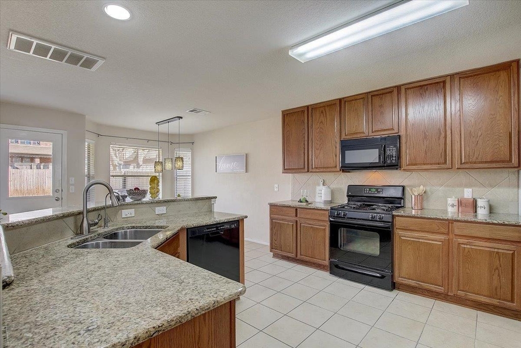 537 Golden Creek Dr - Photo 15