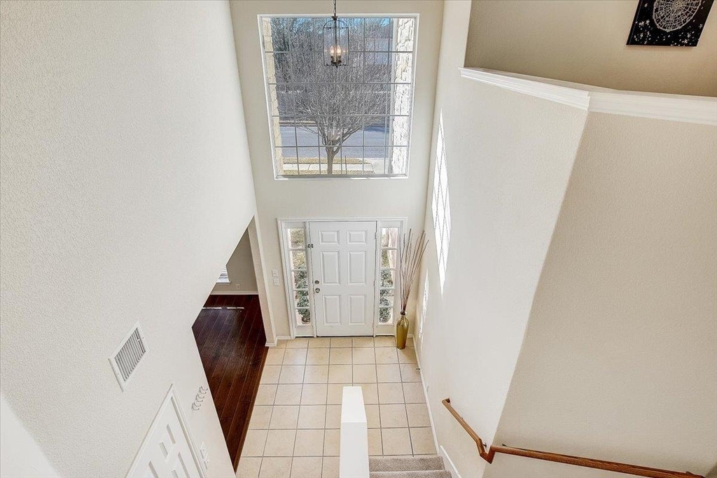 537 Golden Creek Dr - Photo 5