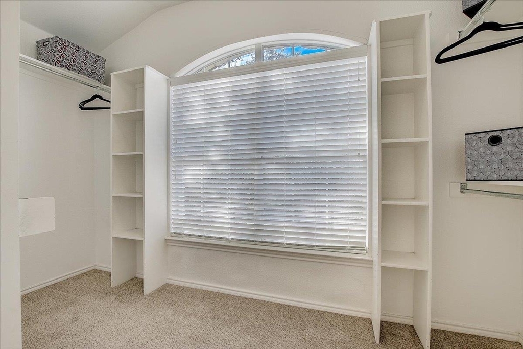 537 Golden Creek Dr - Photo 30
