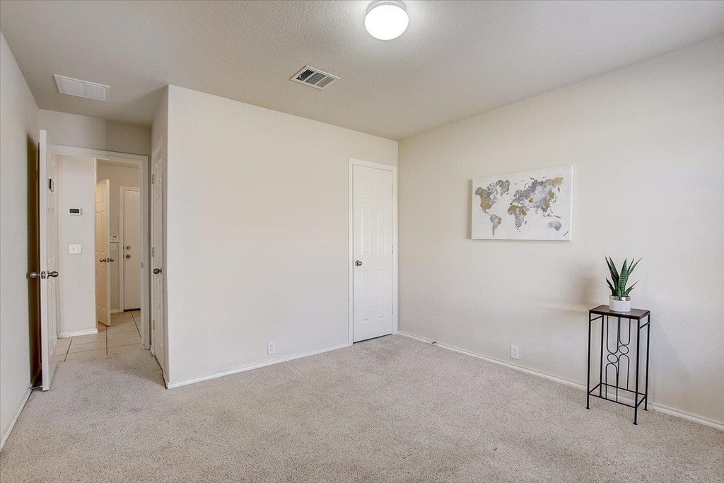 537 Golden Creek Dr - Photo 19