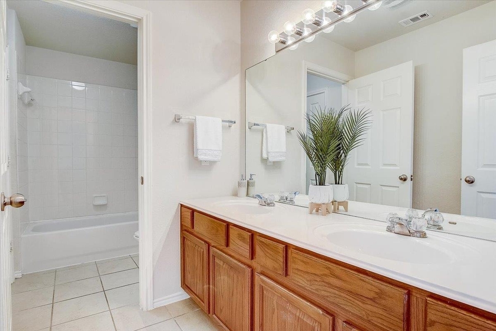 537 Golden Creek Dr - Photo 32