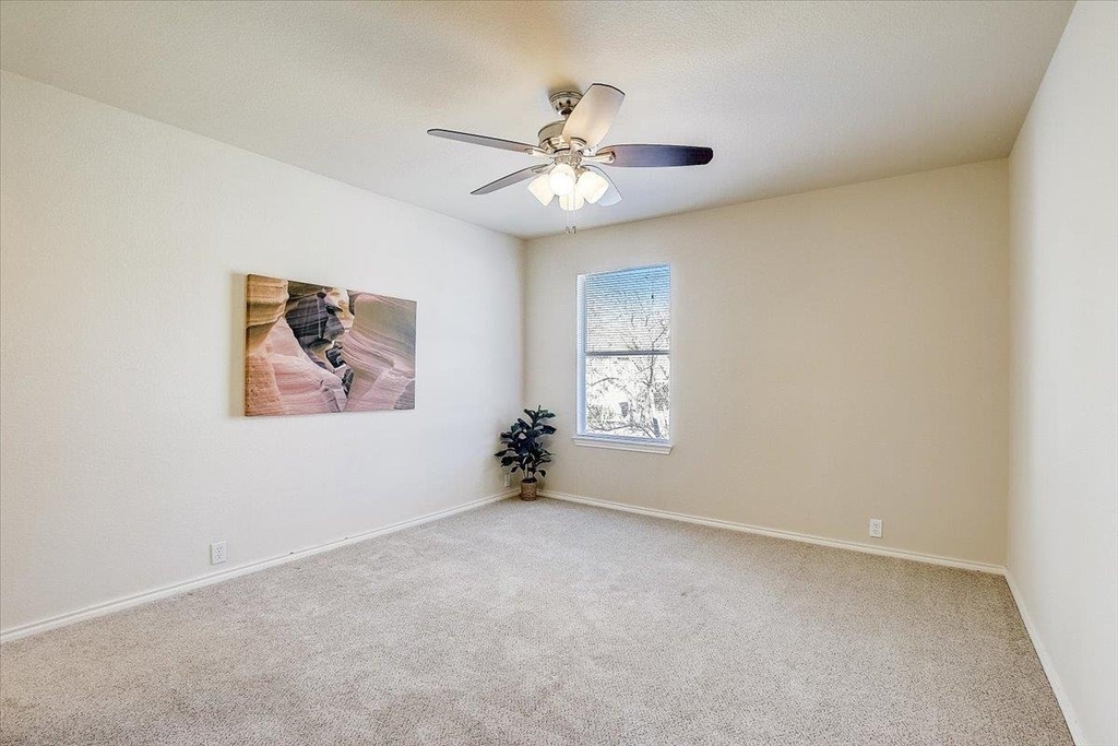 537 Golden Creek Dr - Photo 33