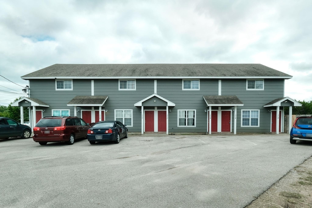 107 Castleberry Ct - Photo 1
