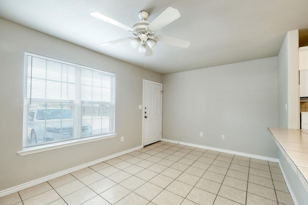 107 Castleberry Ct - Photo 3