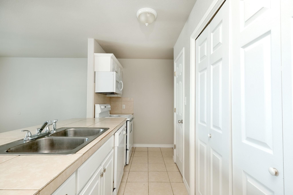 107 Castleberry Ct - Photo 7