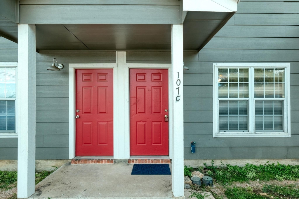 107 Castleberry Ct - Photo 2