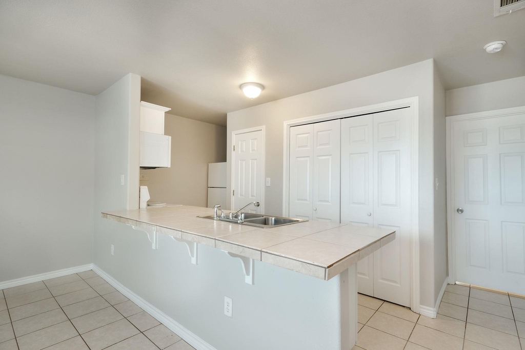 107 Castleberry Ct - Photo 5
