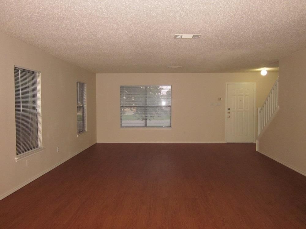 1102 Comfort St - Photo 0