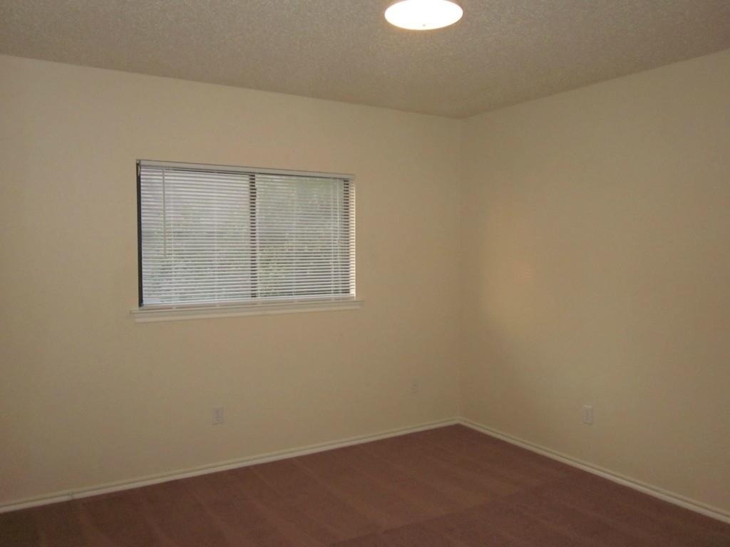 1102 Comfort St - Photo 13