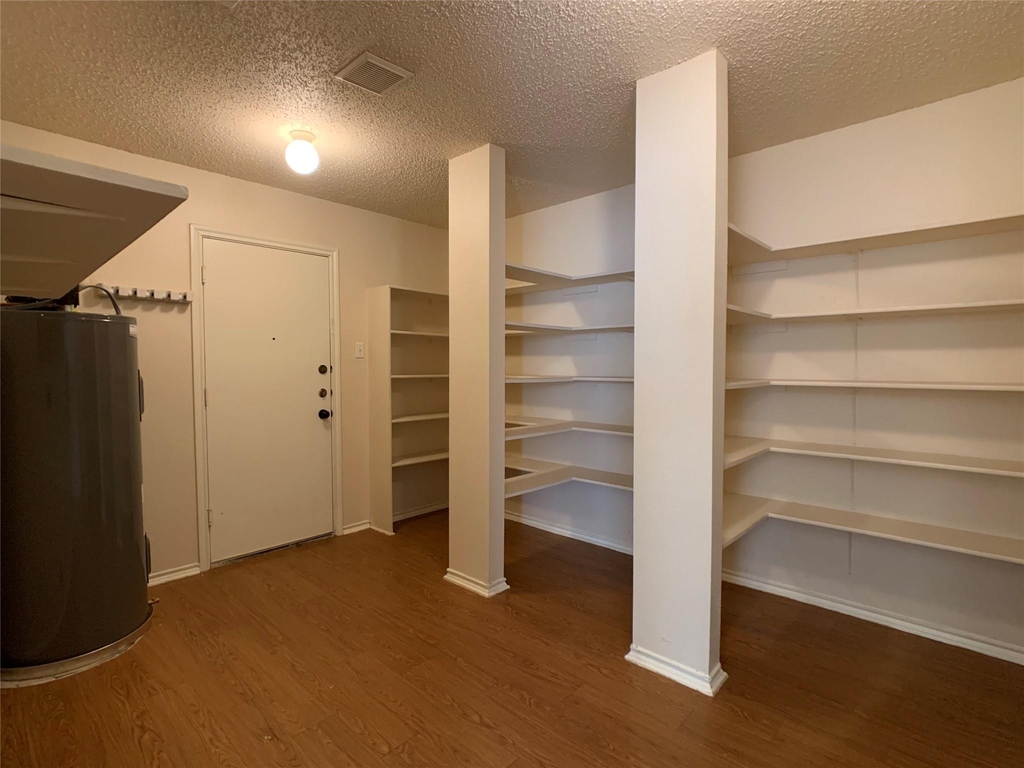 1102 Comfort St - Photo 10
