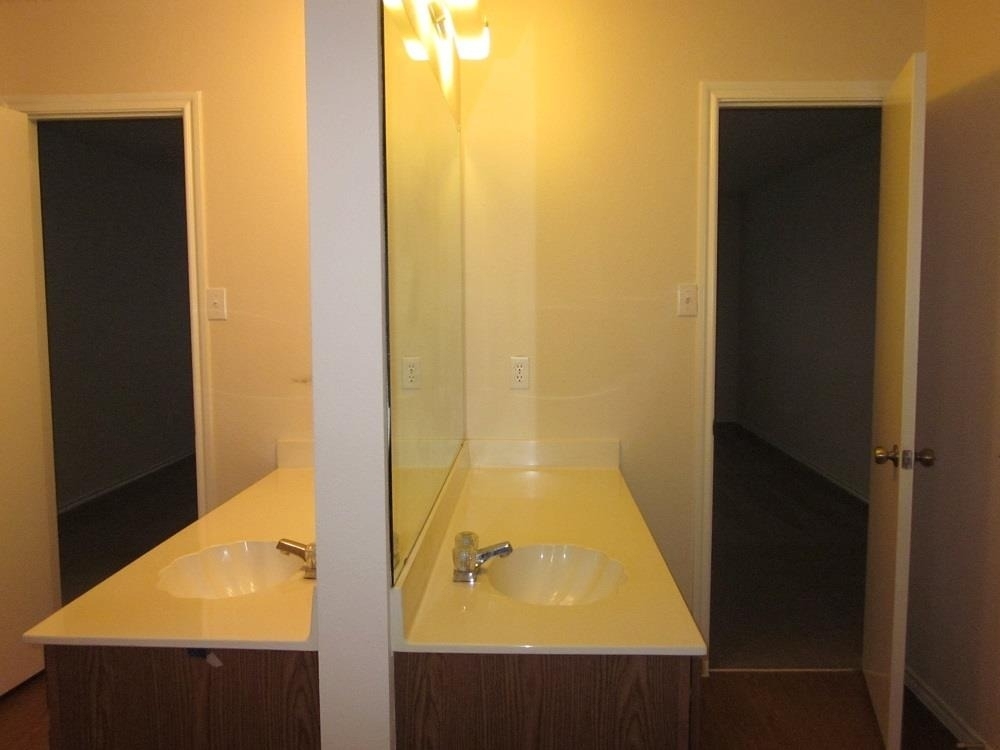 1102 Comfort St - Photo 9