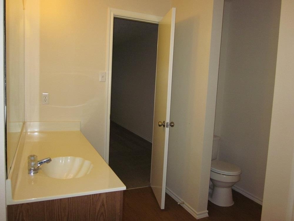 1102 Comfort St - Photo 11