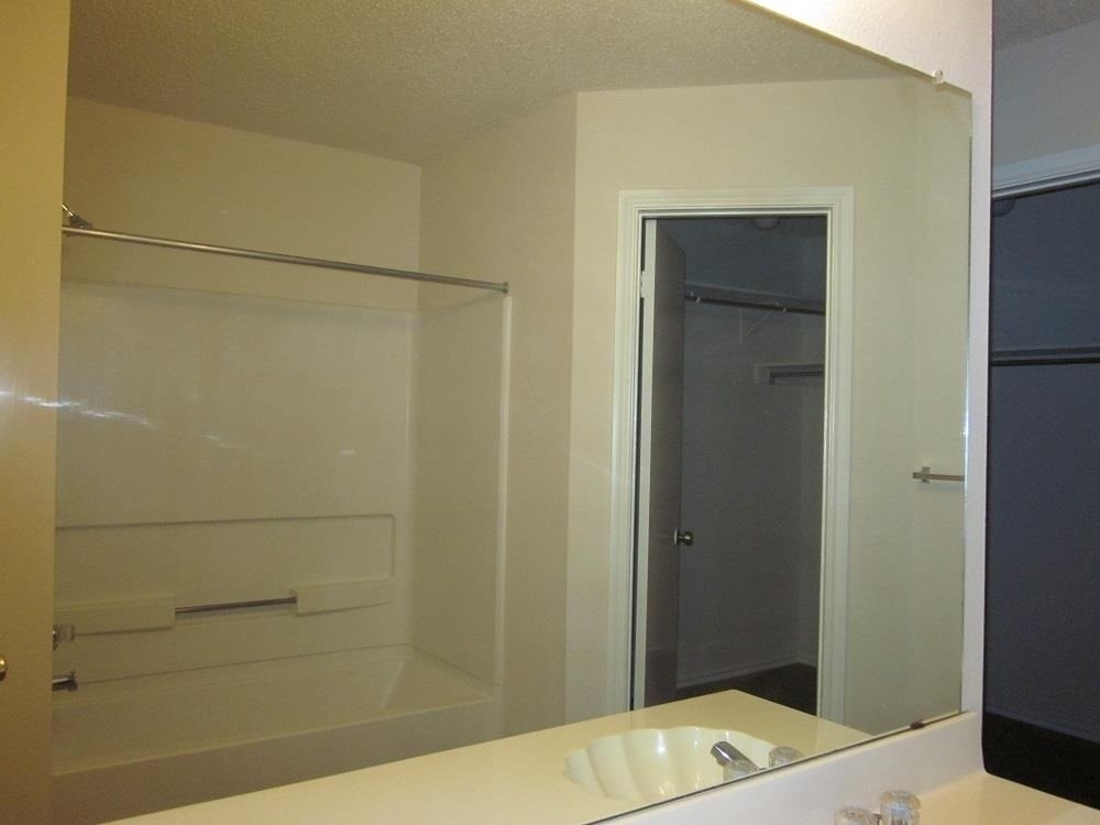 1102 Comfort St - Photo 10