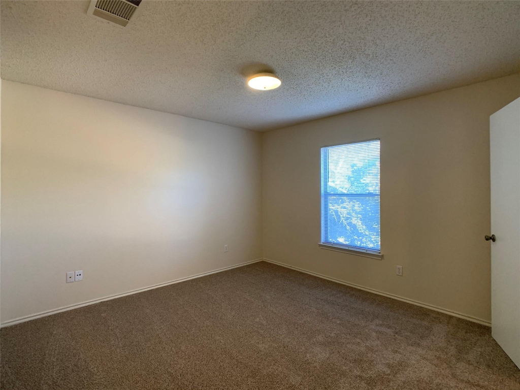 1102 Comfort St - Photo 16