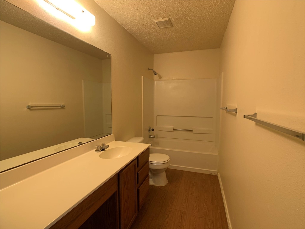 1102 Comfort St - Photo 15
