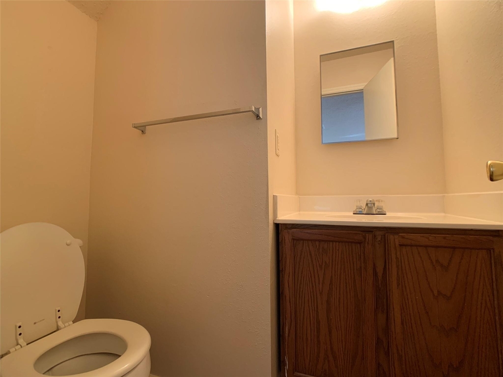 1102 Comfort St - Photo 11