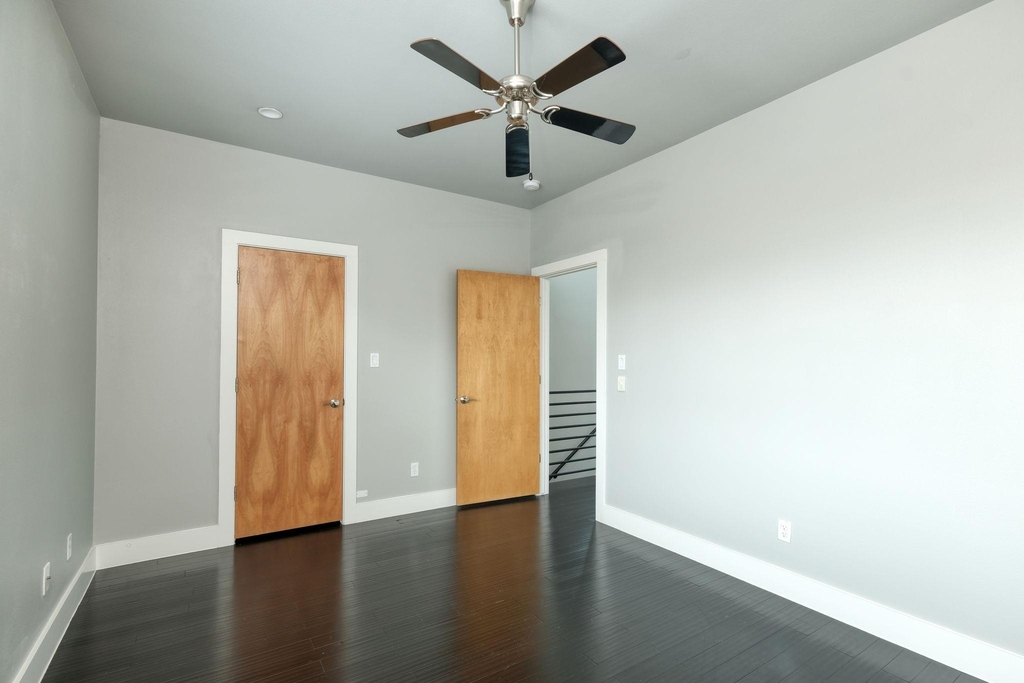 3000 Speedway St - Photo 8