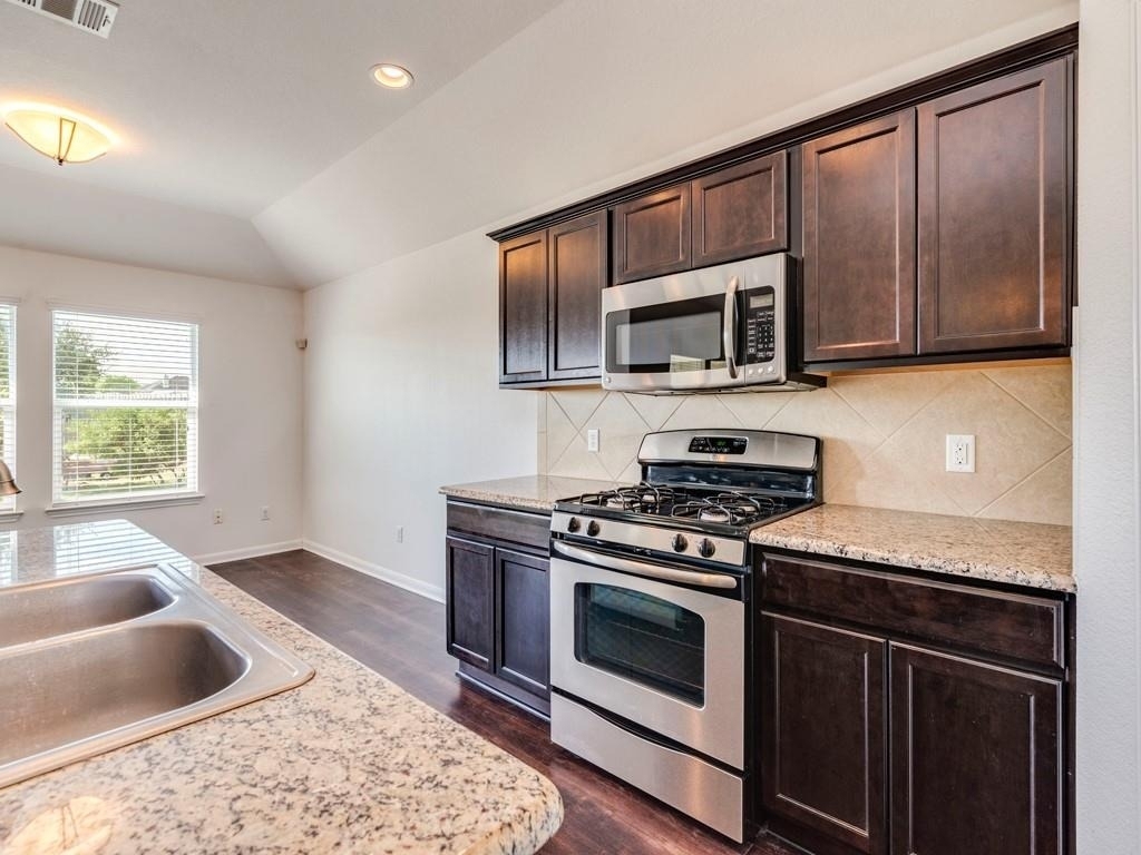 237 Goddard - Photo 13
