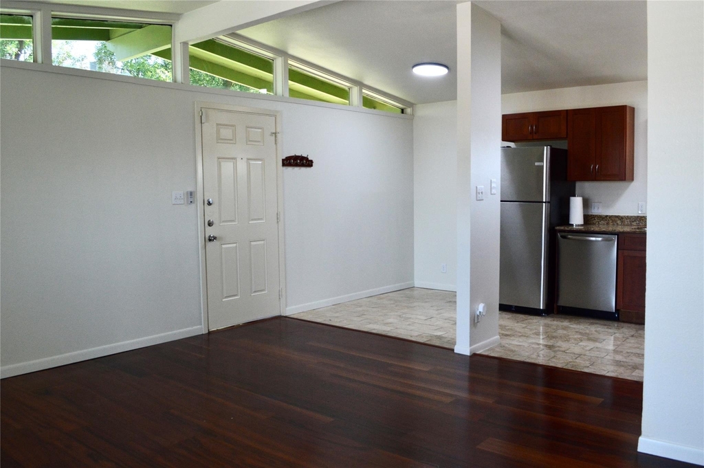 2800 Cole St - Photo 4