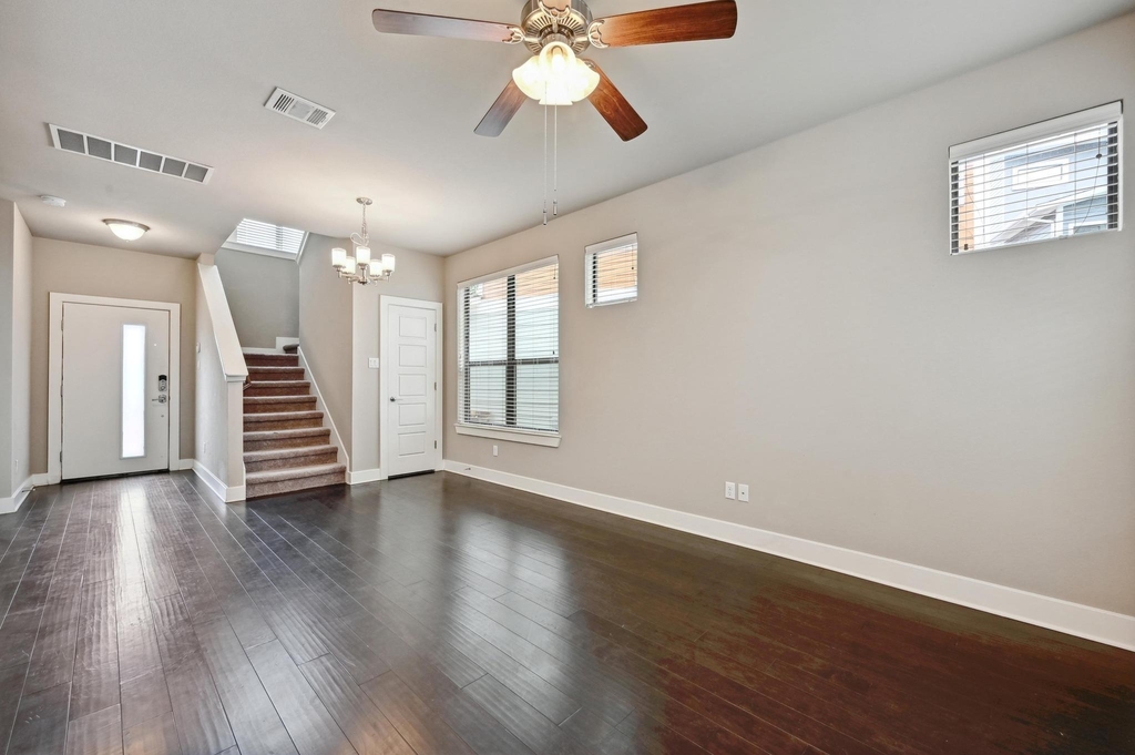 2021 Carlson Dr - Photo 7