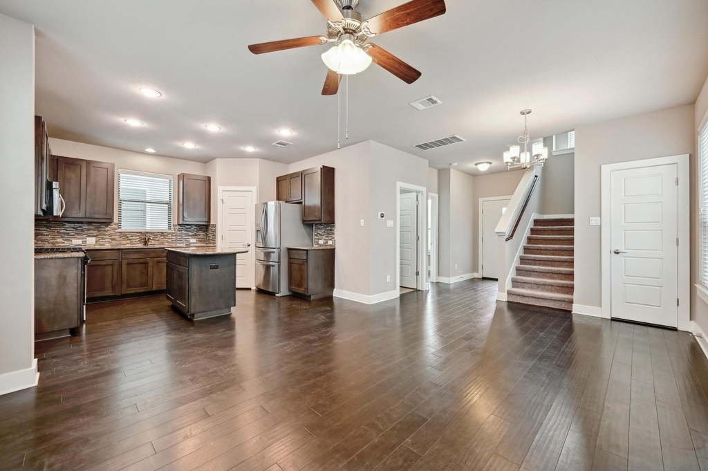 2021 Carlson Dr - Photo 6