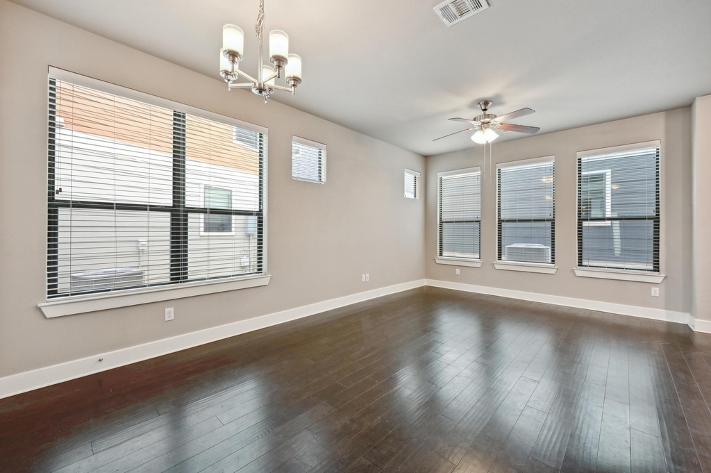 2021 Carlson Dr - Photo 4