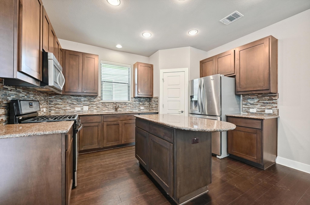 2021 Carlson Dr - Photo 10