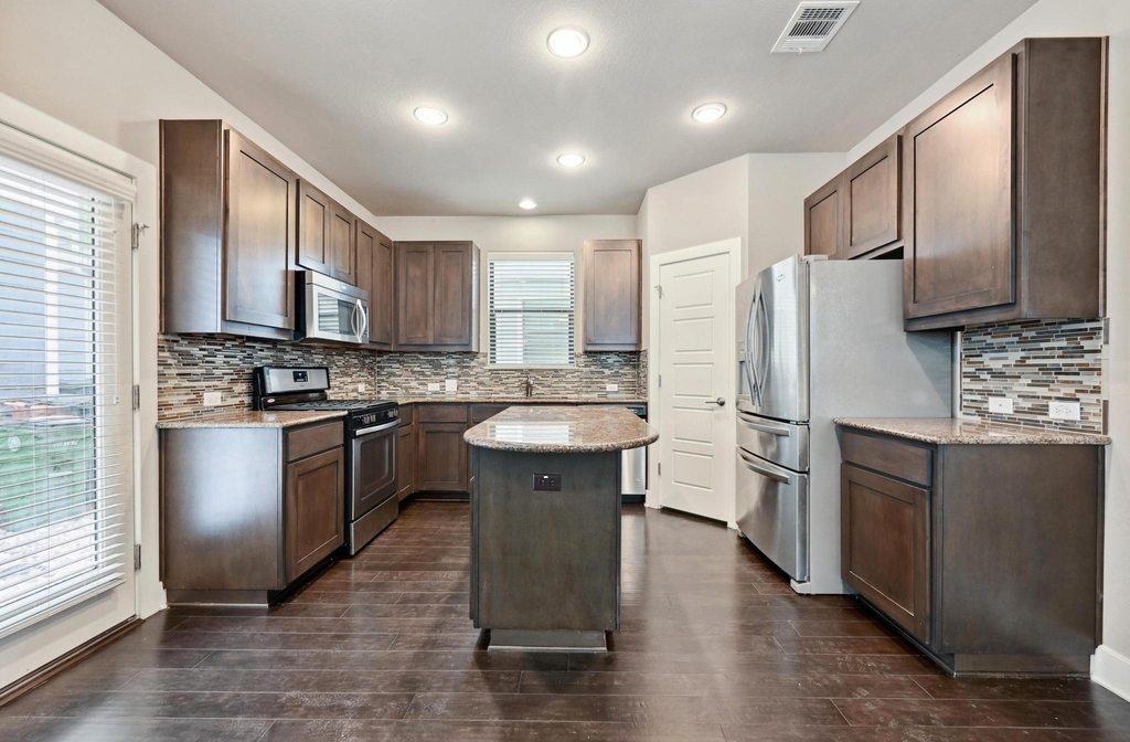 2021 Carlson Dr - Photo 8