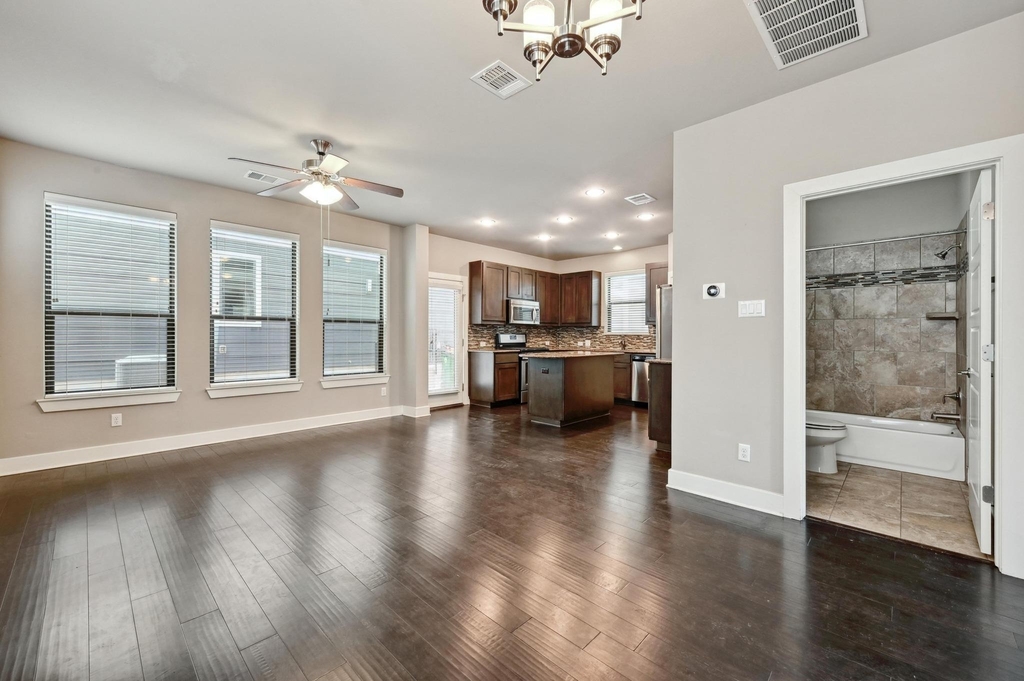 2021 Carlson Dr - Photo 5