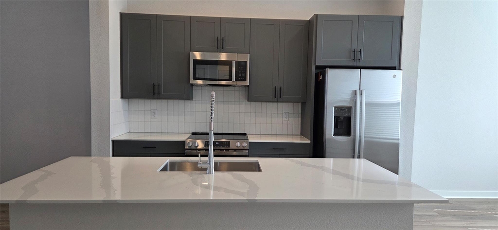 8107 Wilder Rd - Photo 3