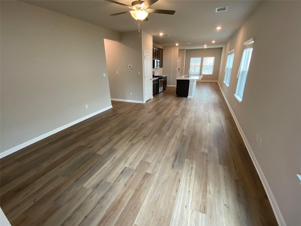 912 Main St - Photo 3