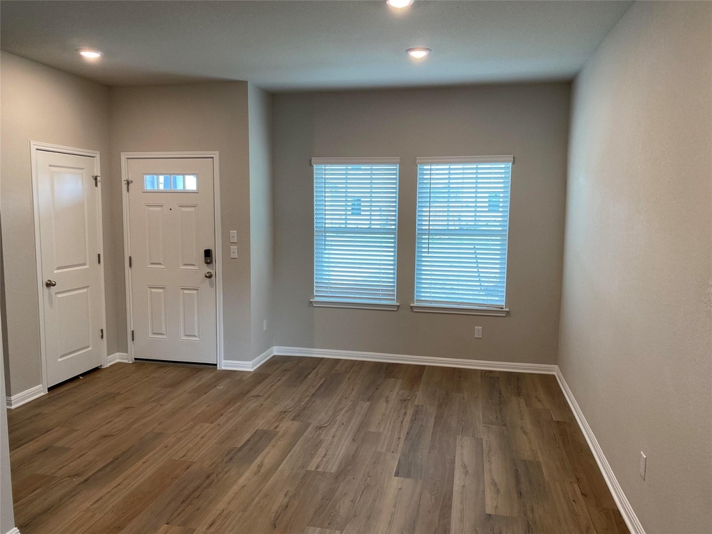 912 Main St - Photo 10