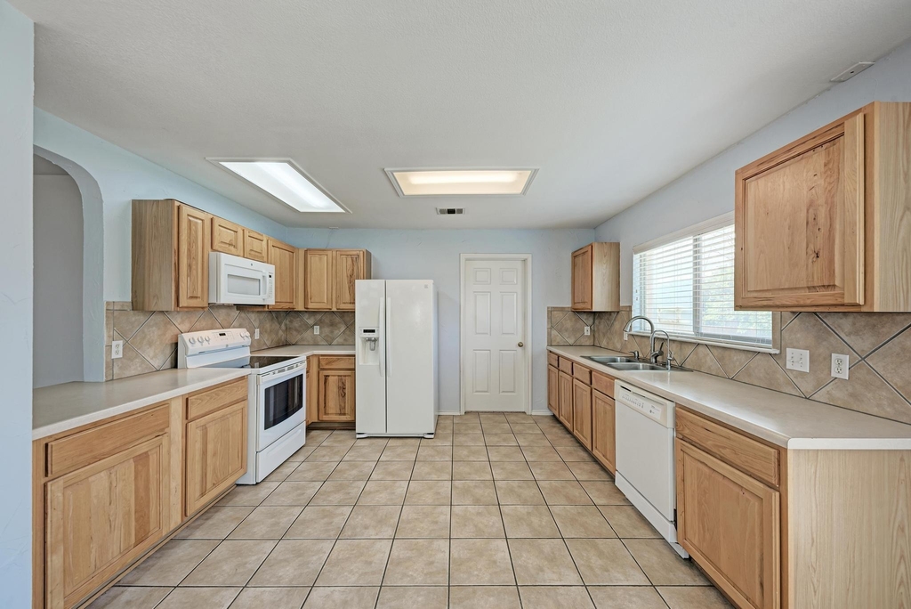 1201 Sheltie Ln - Photo 12