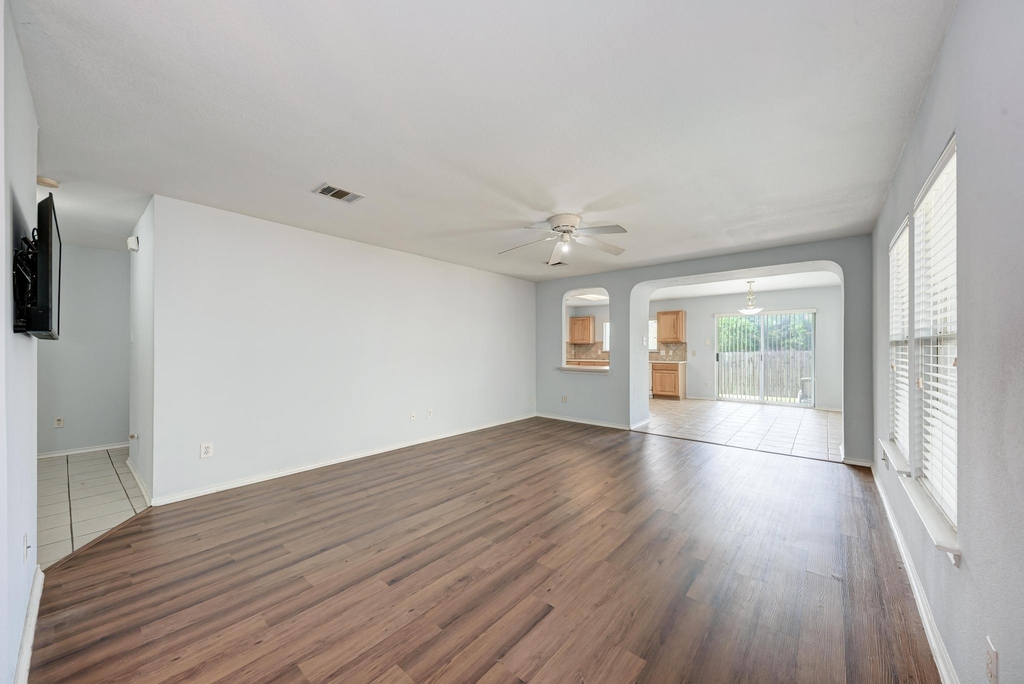 1201 Sheltie Ln - Photo 6