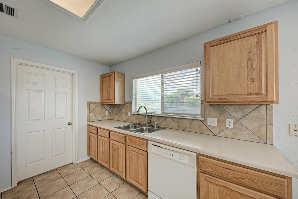 1201 Sheltie Ln - Photo 14