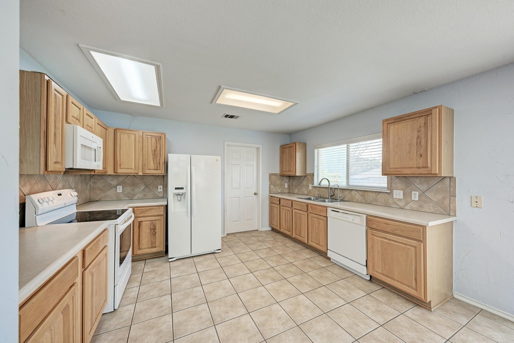 1201 Sheltie Ln - Photo 11