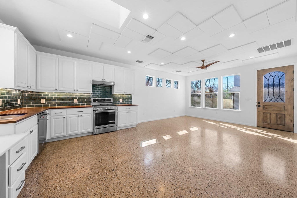 512 W Saint Johns Ave - Photo 2