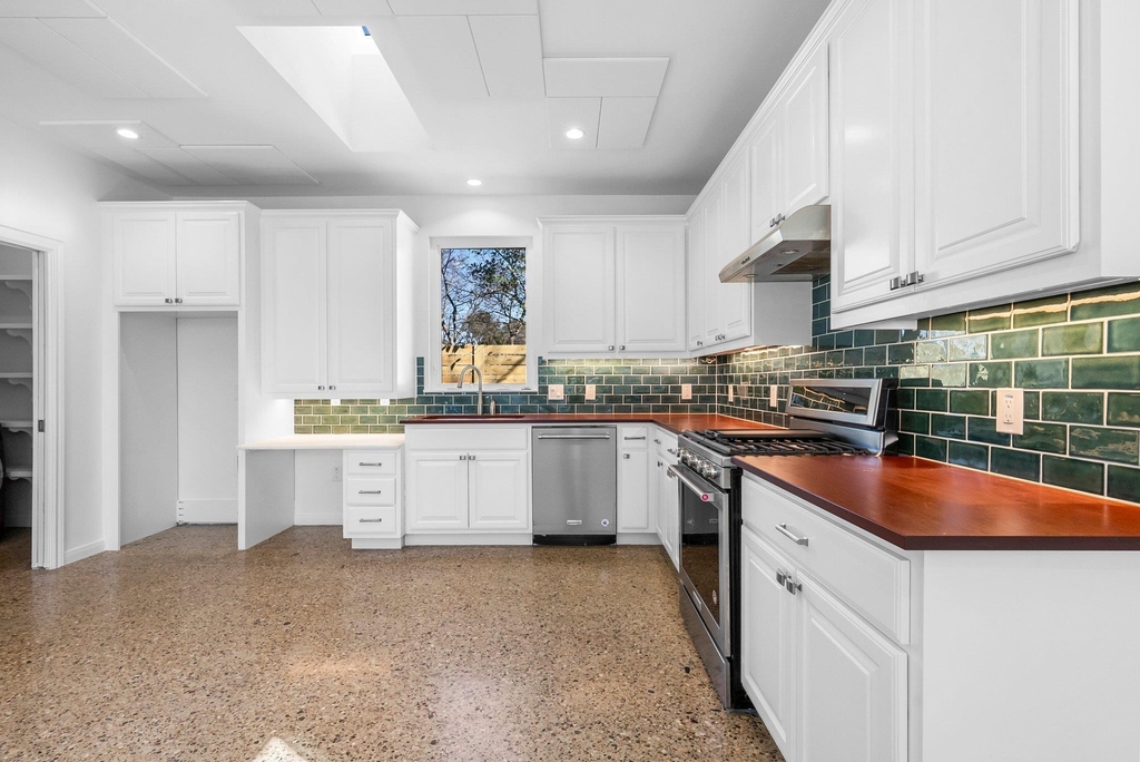 512 W Saint Johns Ave - Photo 4