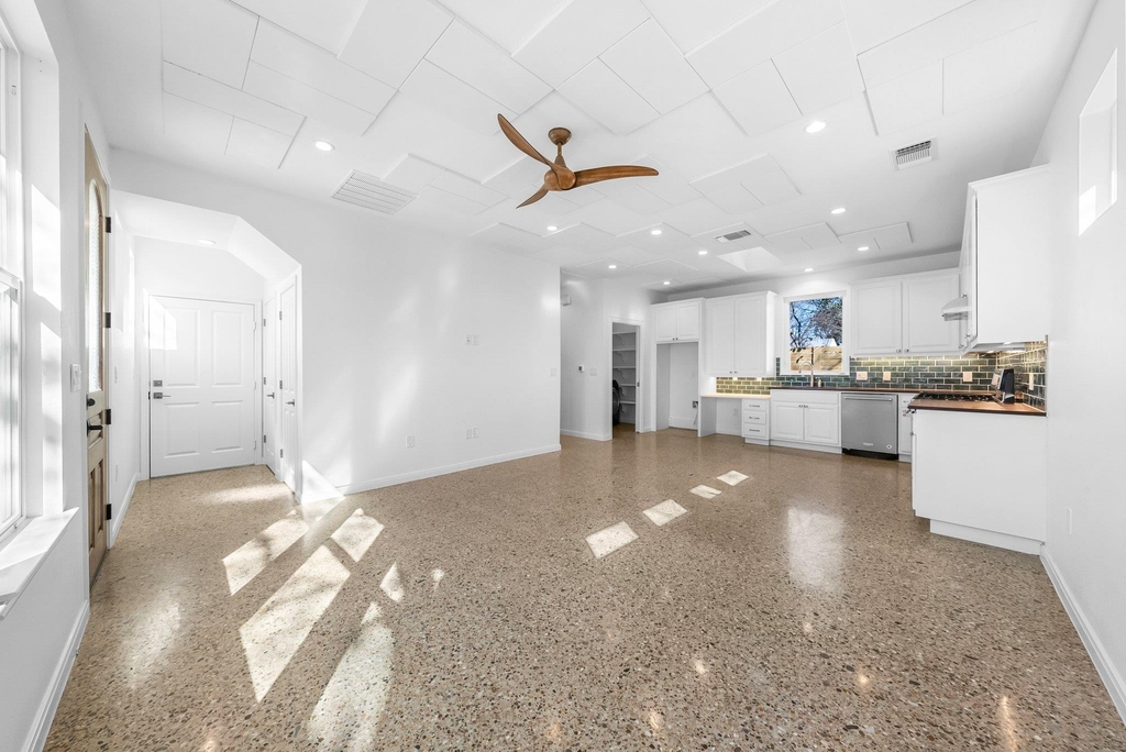 512 W Saint Johns Ave - Photo 3