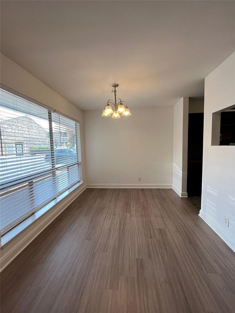 500 E Riverside Dr - Photo 4
