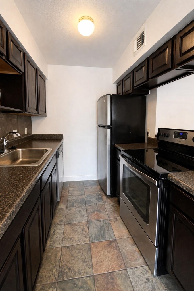 500 E Riverside Dr - Photo 5