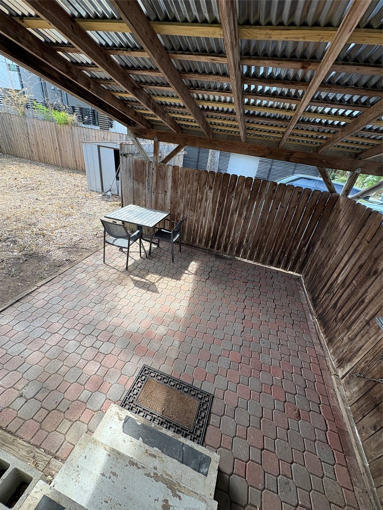 915 W 29th St - Photo 18