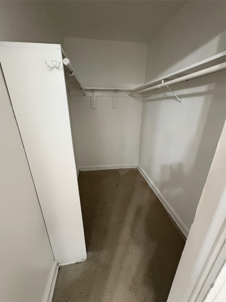 915 W 29th St - Photo 9
