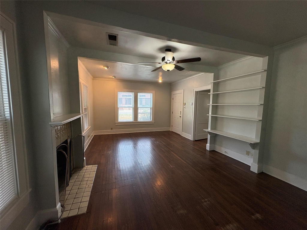 915 W 29th St - Photo 2