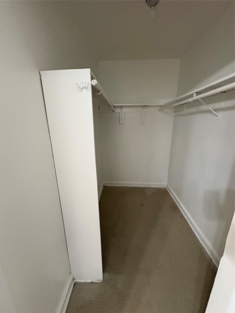915 W 29th St - Photo 10