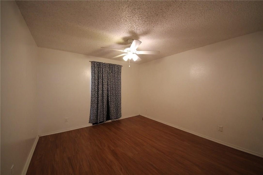 2401 Leon St - Photo 7