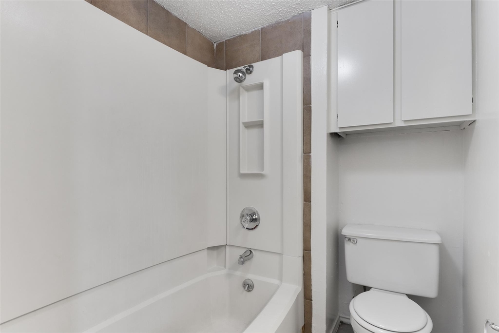 2401 Leon St - Photo 10