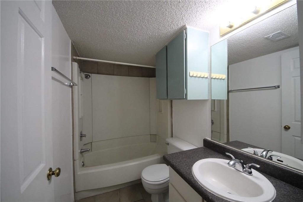 2401 Leon St - Photo 8