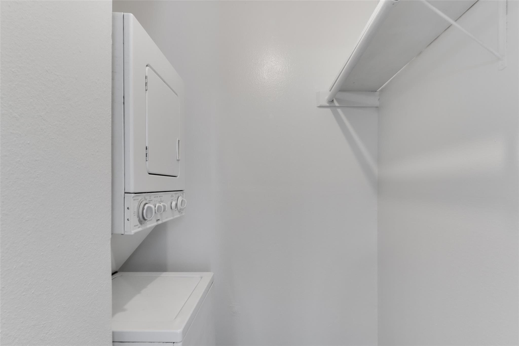 2401 Leon St - Photo 11