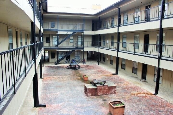 2401 Leon St - Photo 9